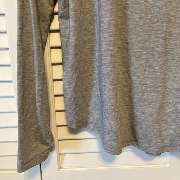 Athleta Yogini Grey Criss Cross Cutout Open Back Long Sleeve Top Size Medium - Picture 4 of 10